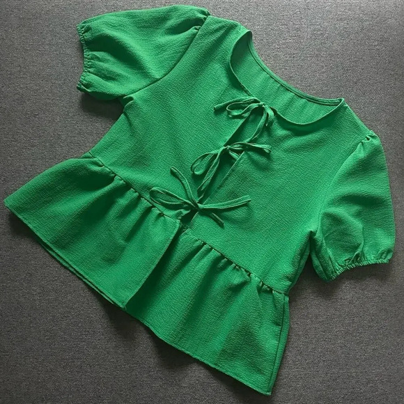Green Tie Front Short Sleeve Blouse Medium NWOT - Picture 1 of 4